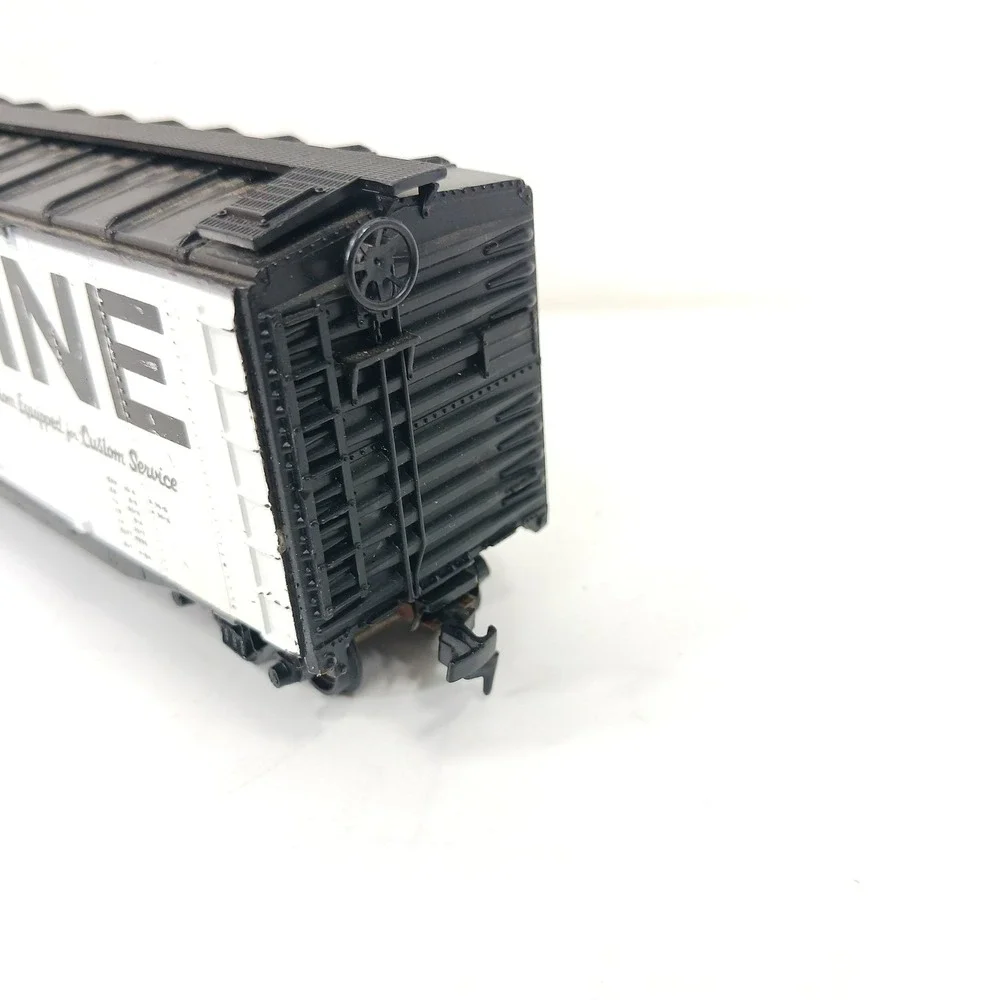Athearn HO Scale Soo Line 50ft Plug Door Boxcar 1335 White Red Road 177850